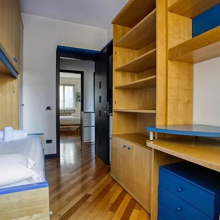 Joivy Attractive Flat Near Citylife Apartment *